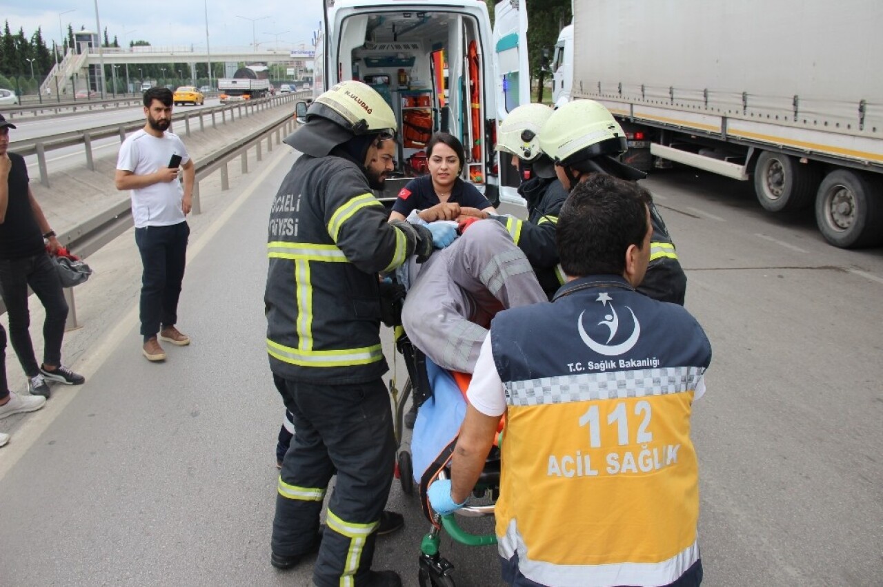 Kimyasal madde yüklü tanker devrildi: 1 yaralı