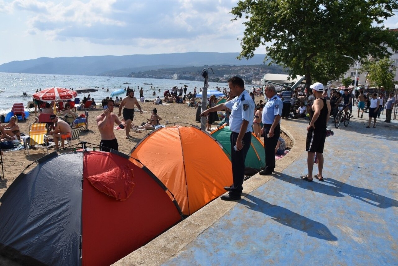 Kumla sahilindeki çadırlar kaldırılıyor