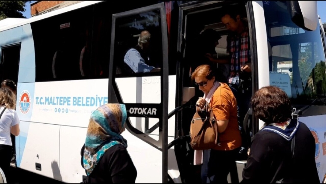 Maltepe Belediyesinin mezarlık seferlerine vatandaştan yoğun ilgi