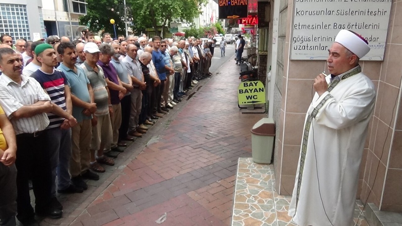 Mursi için Edremit Körfezi’nde gıyabi cenaze namazı kılındı