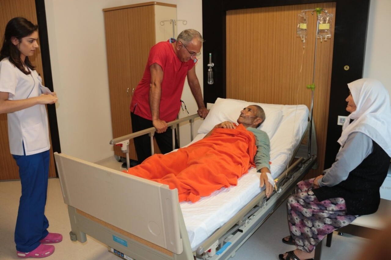 40 santim büyüyen böbrek laparoskopik cerrahi ile alındı