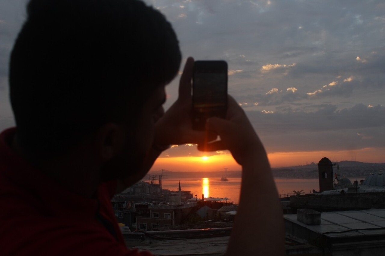 (Özel) Bayram sabahında İstanbul’da kendisine hayran bırakan gün doğumu