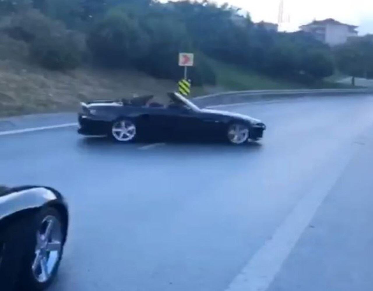 TEM otoyolunda lüks otomobilli düğün konvoyunda “drift” terörü