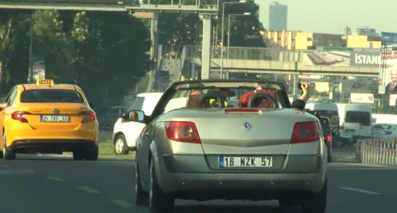 Yol boyunca canlı yayın yaptılar, trafiktekilerin canını hiçe saydılar