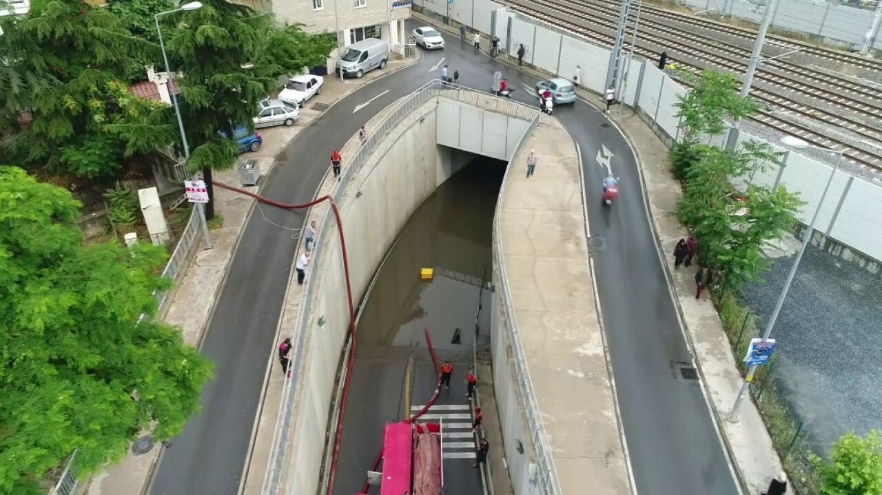 Pendik’te su basan alt geçit havadan görüntülendi