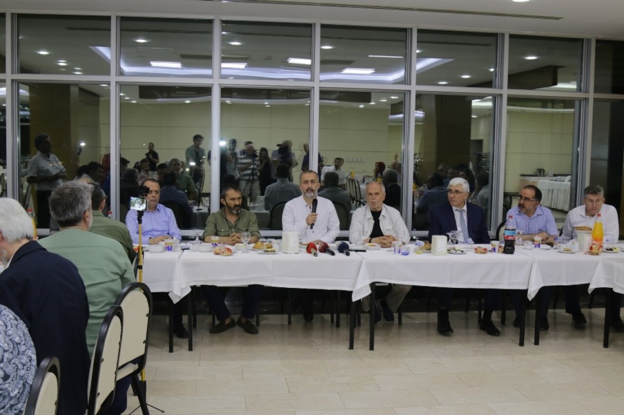 Rektör Savaşan Sakarya basını ile iftarda bir araya geldi