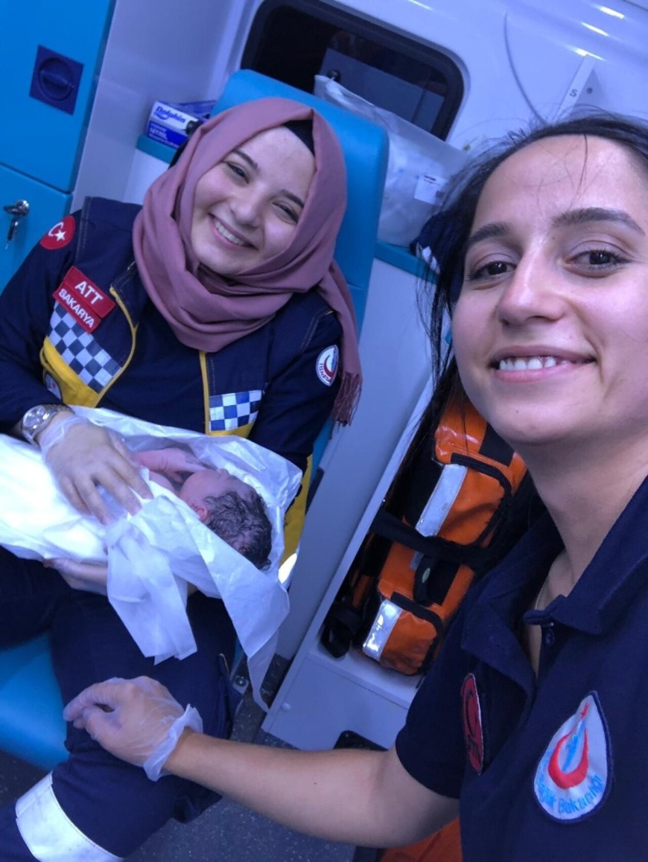 Sakarya 112 ekibi Kilis yolunda başarılı bir doğum gerçekleştirdi