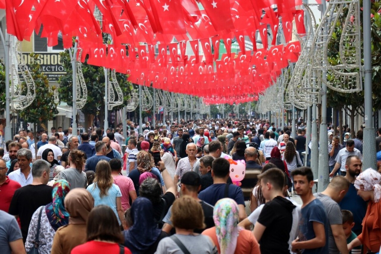 Sakarya’da çarşı pazarda Bayram hareketliliği