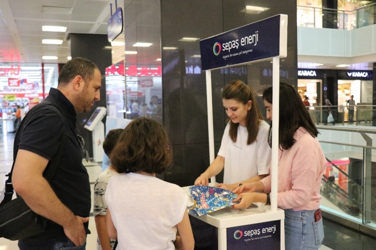 Sakaryalı çocuklara karne hediyesi Sepaş Enerji’den