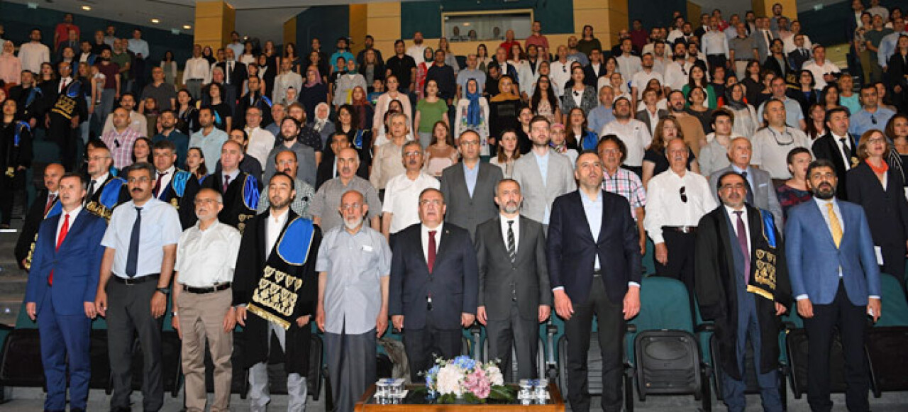 SAÜ’de ’Akademik yükselme ve bilim insanı ödülleri’ töreni düzenlendi