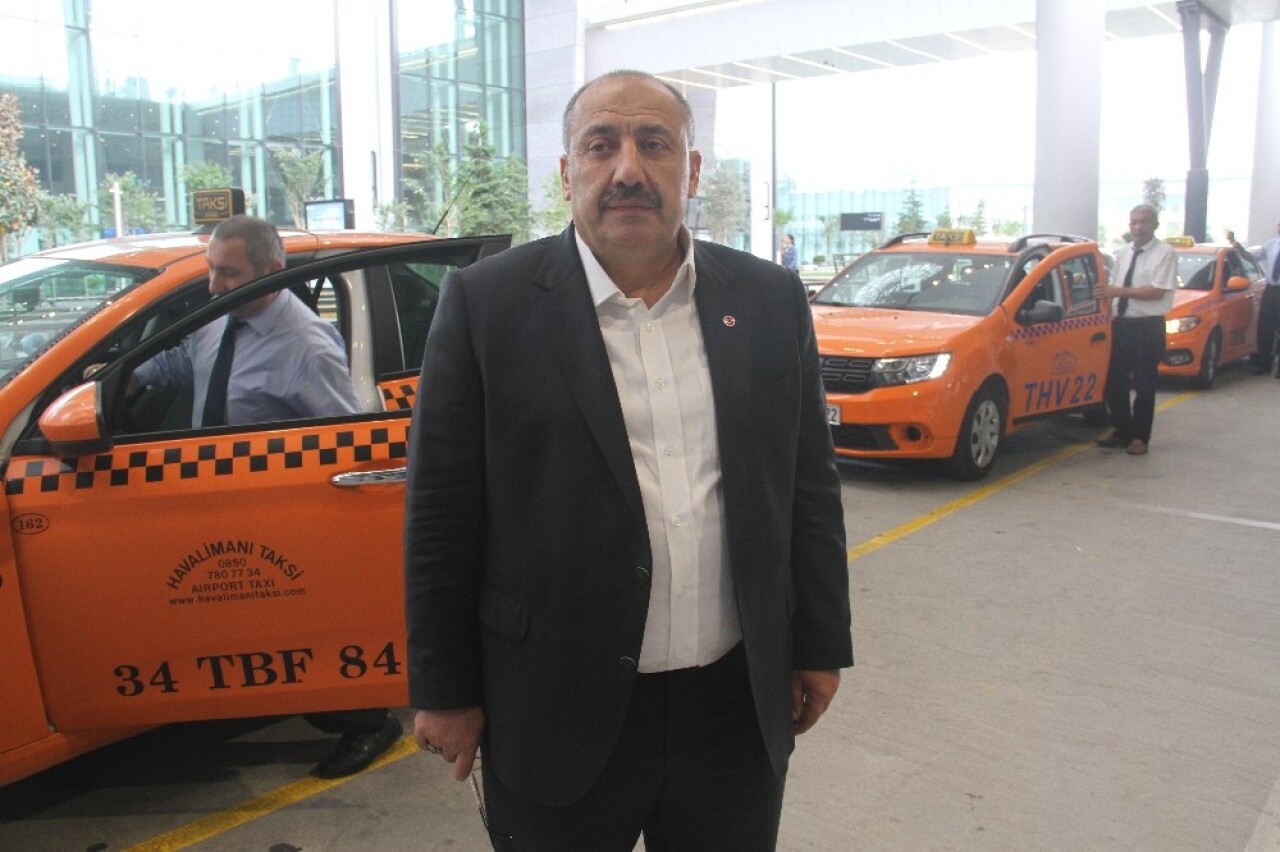 Taksicilerden Uber talebi: “Kanunlarla tamamen yok edilmesini istiyoruz”