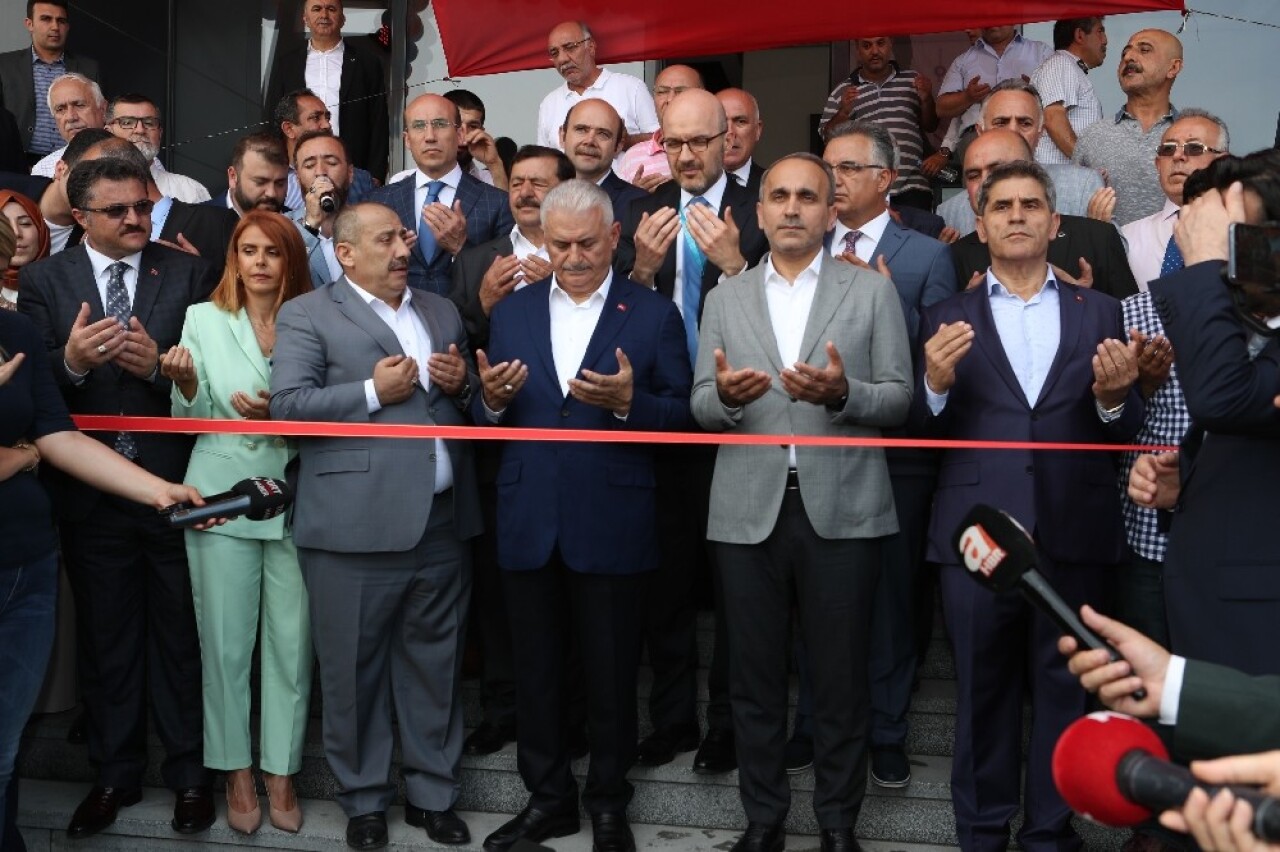 Taksicilere seslenen Binali Yıldırım: “Evinizin içini düzelteceksiniz”