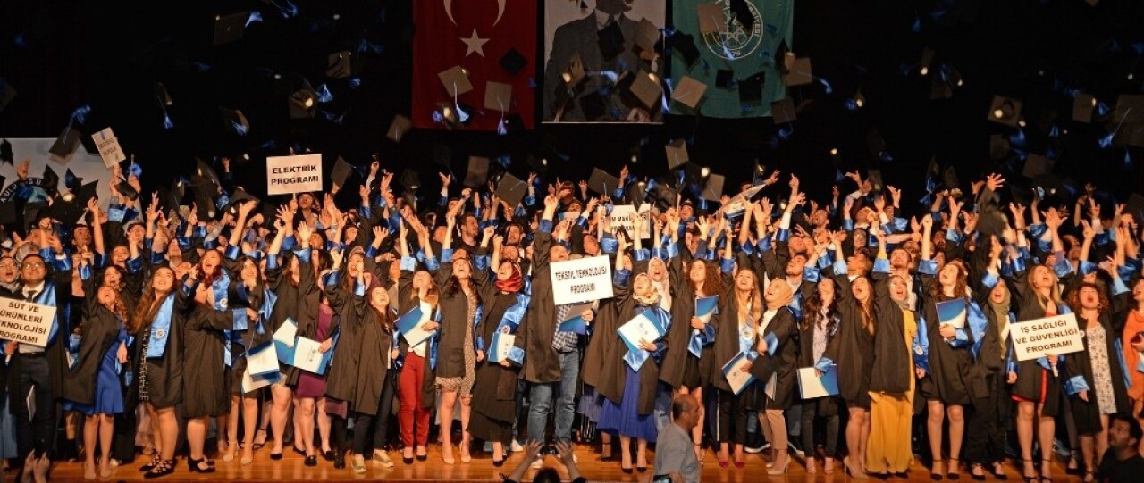 Teknik Bilimler öğrencileri diplomalarını aldı