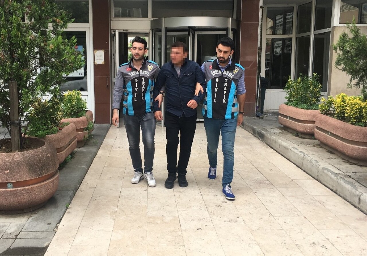 TEM Otoyolu’nu trafiğe kapatarak drift yapan trafik magandası yakalandı