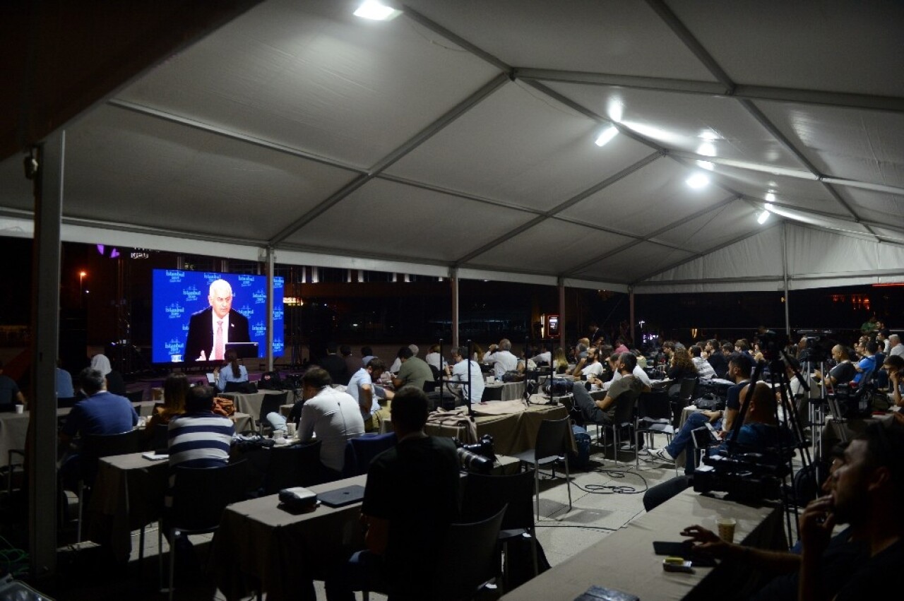 Yıldırım ve İmamoğlu ortak yayınına basın mensuplarından yoğun ilgi