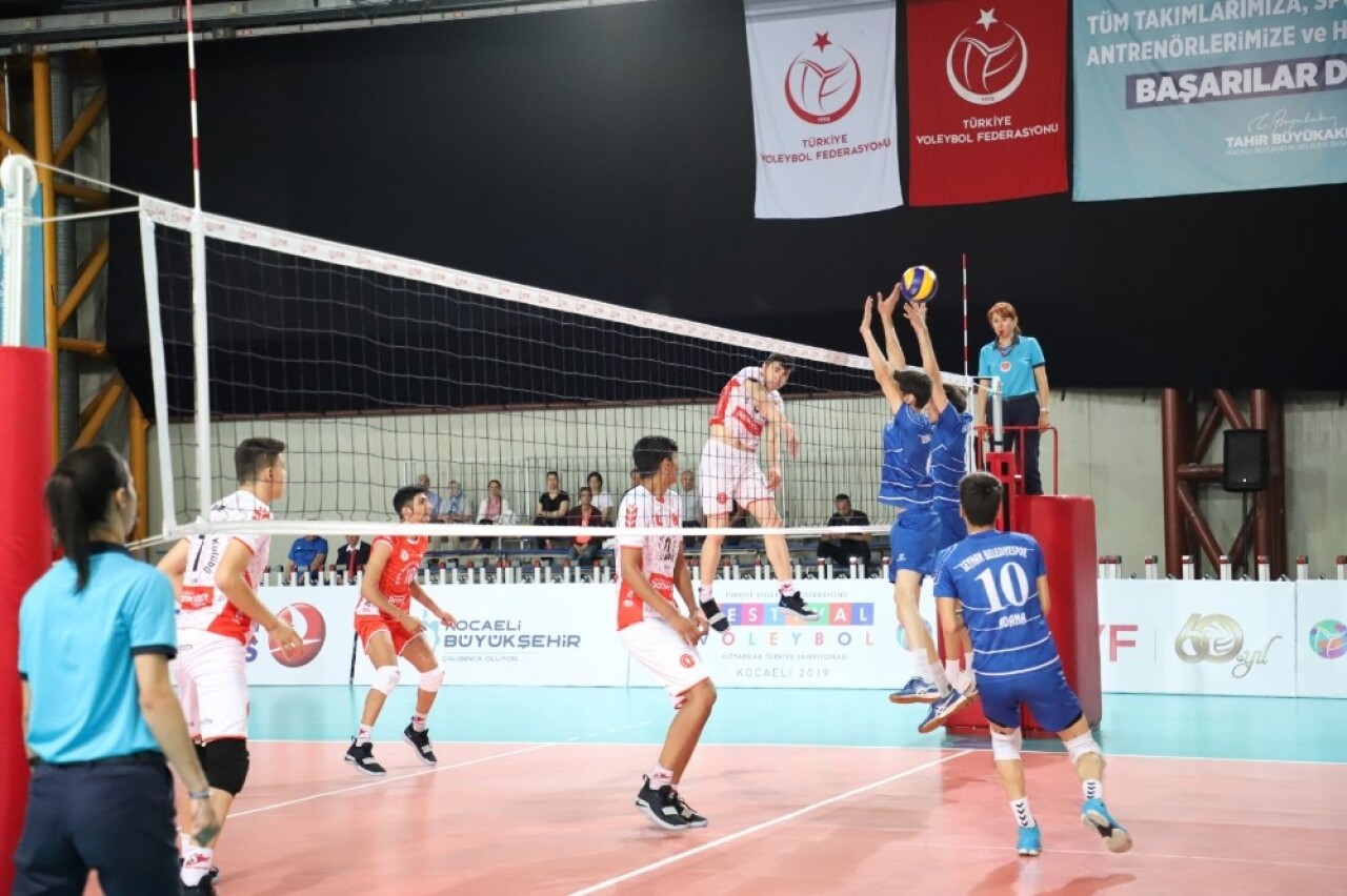 Yıldız erkekler voleybol şampiyonası kura çekimi yapıldı