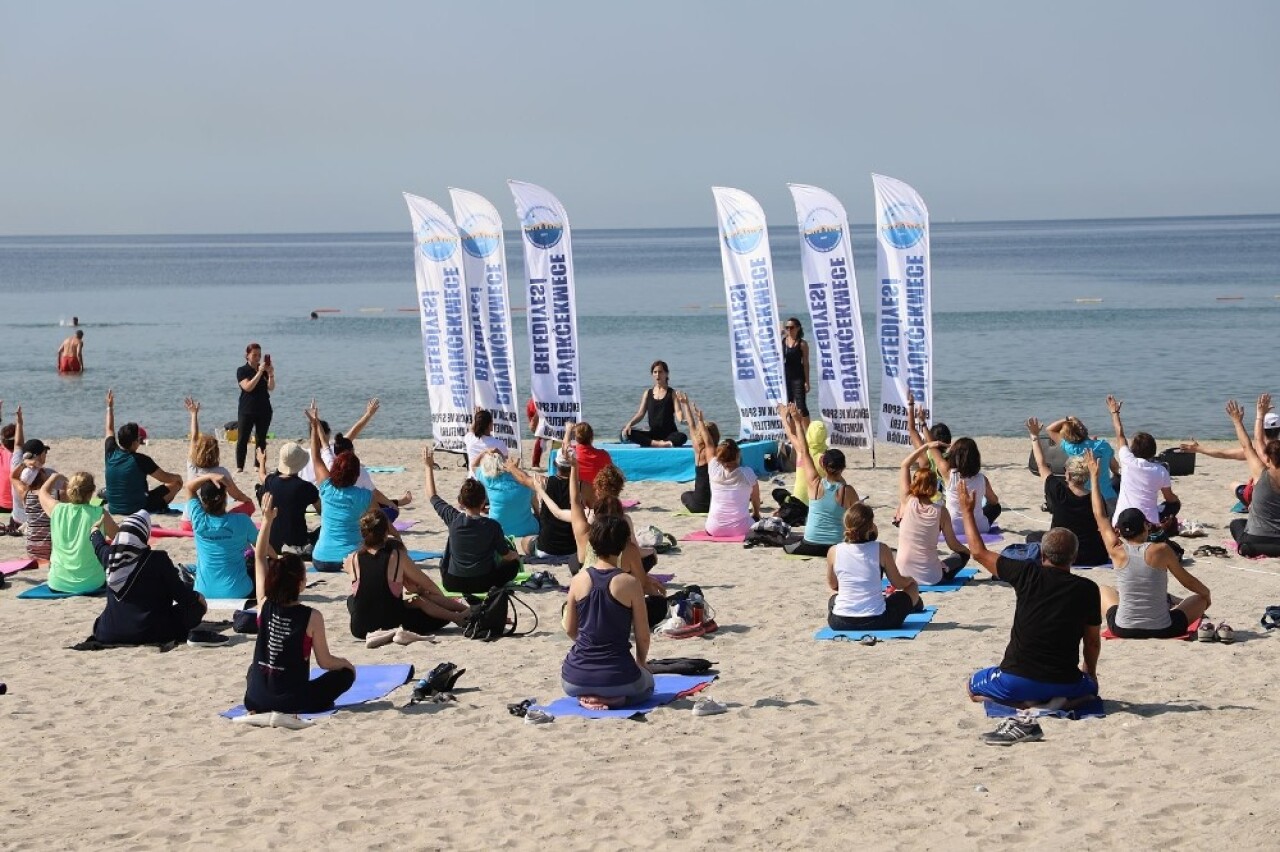 “Yoga Buluşması”na kadınların ilgisi büyük oldu