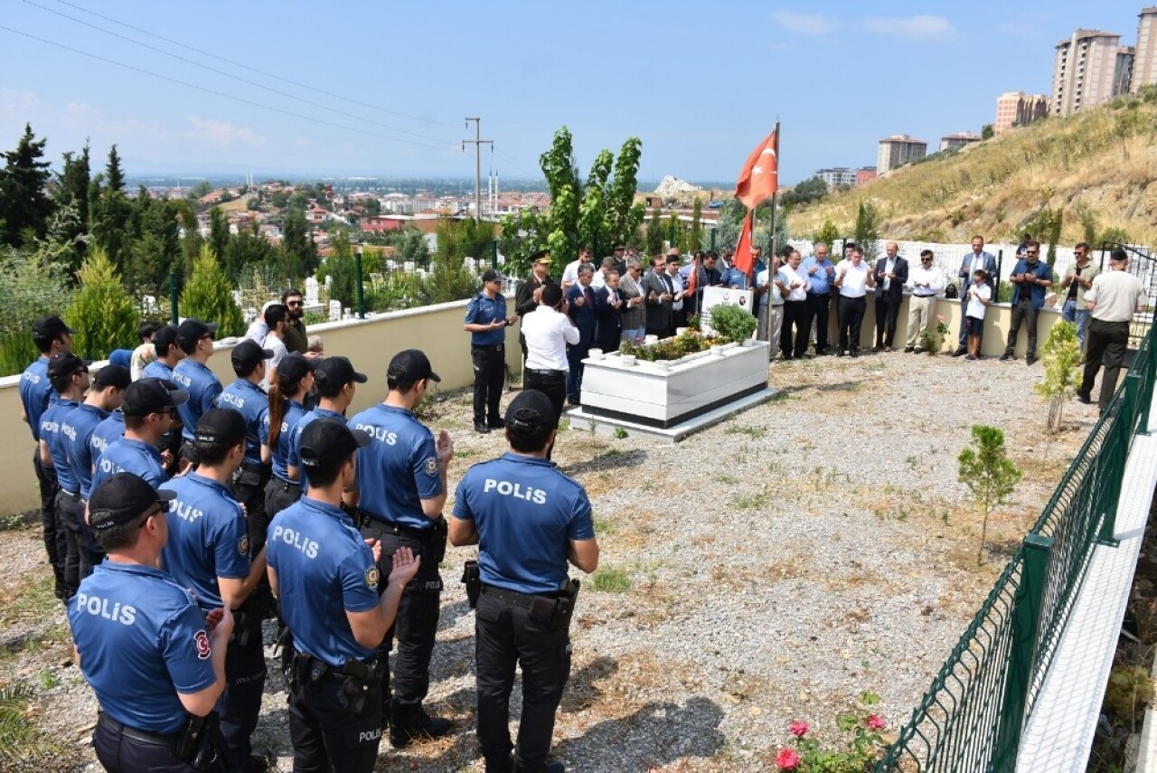 15 Temmuz Milli Birlik ve Demokrası Günü etkinlikleri şehitlik ziyareti ile başladı