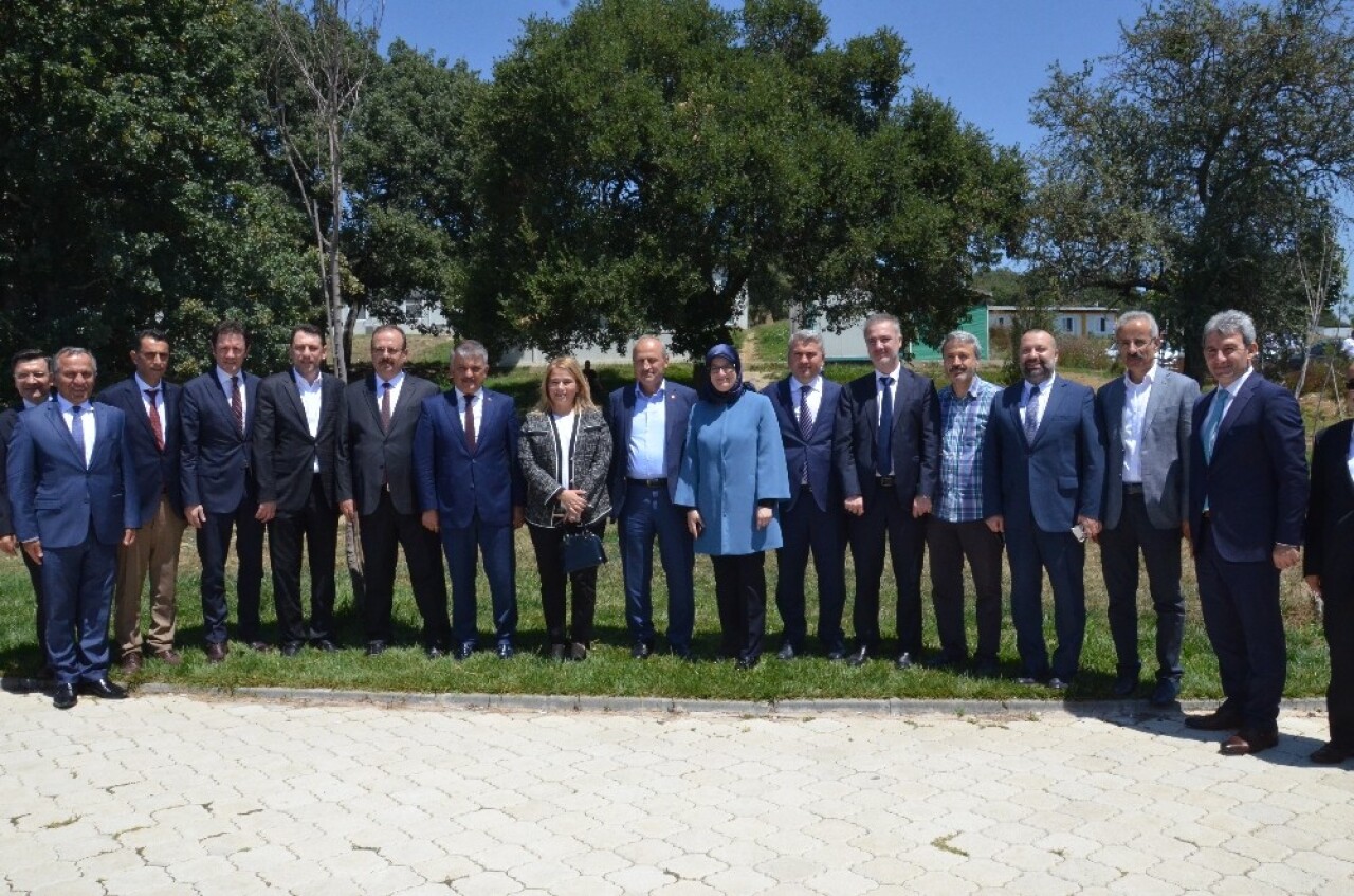 Bakan Turhan: "İstanbul’dan İzmir’e 3 buçuk saatte ulaşma imkanı olacak"