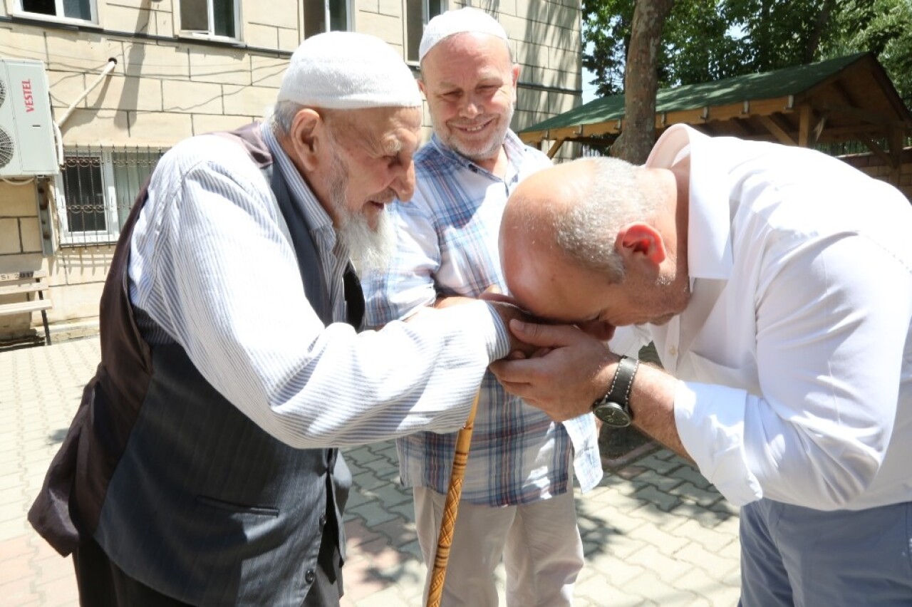 Başkan Bıyık, vatandaşları ihmal etmiyor