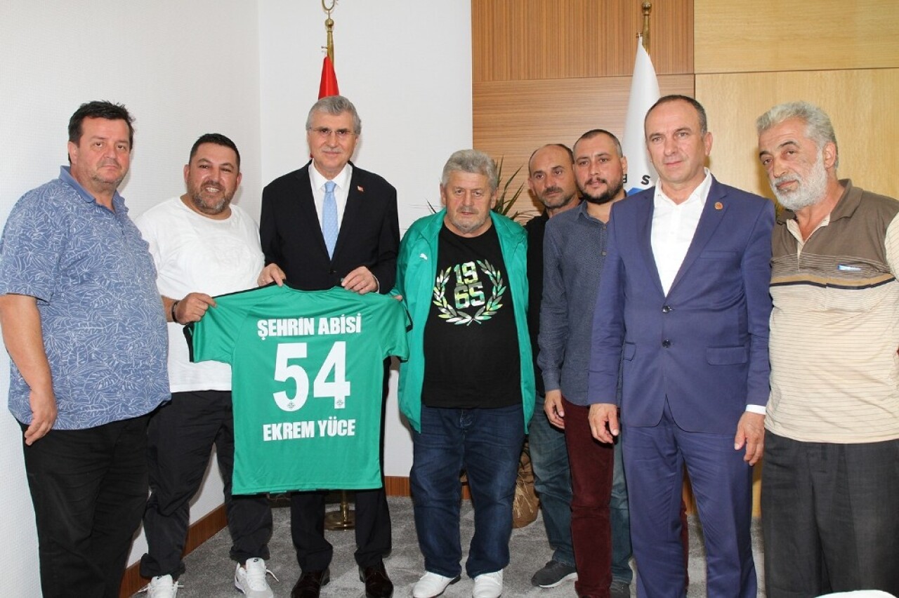 Başkan Yüce: “Hep birlikte Sakaryaspor’un etrafında kenetleneceğiz”