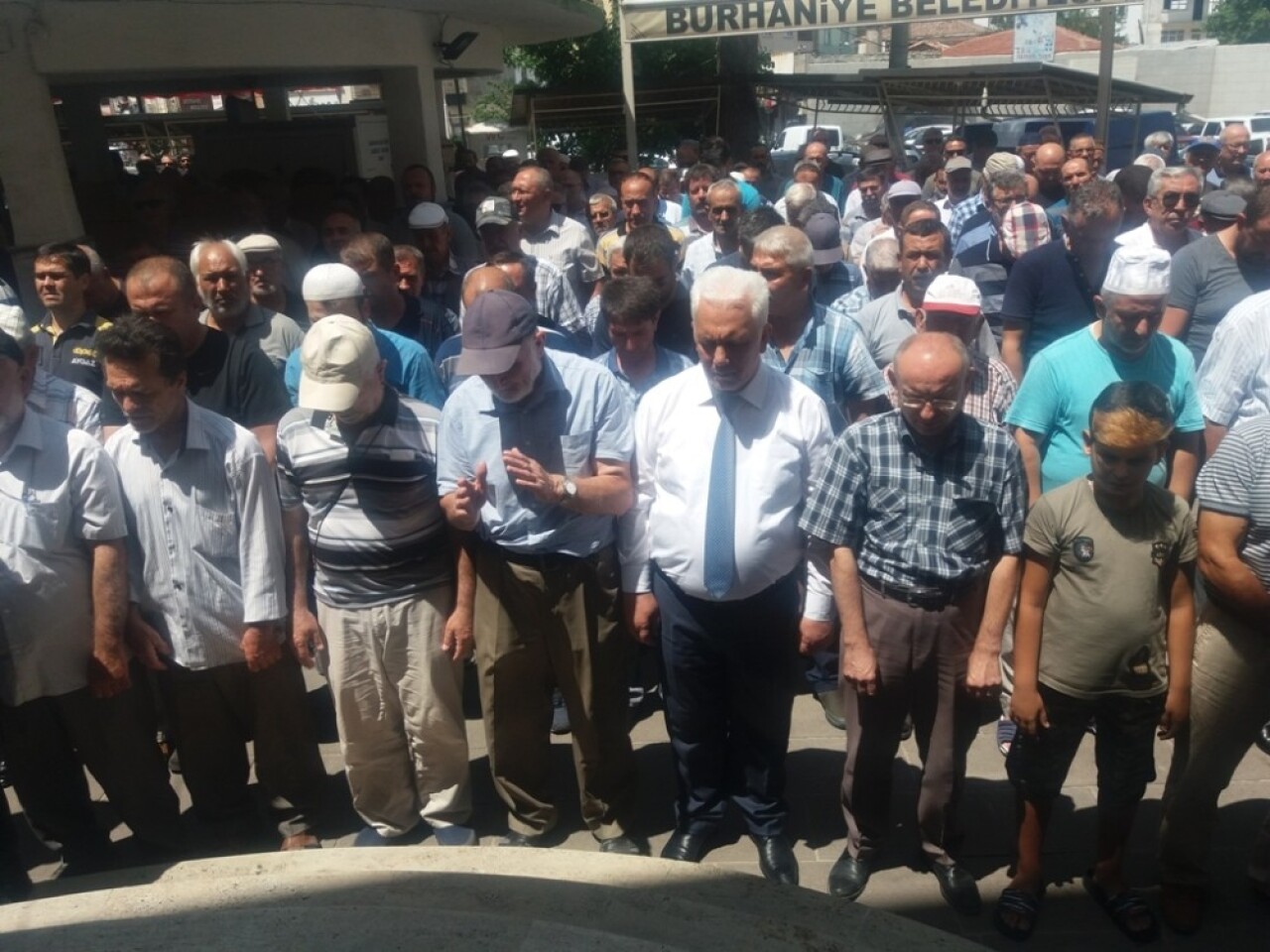Burhaniye’de iş insanı Kemal Geniş  son yolculuğuna uğurlandı