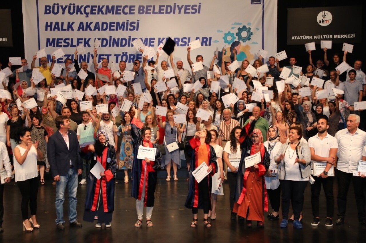 Büyükçekmece Belediyesi binlerce kişiyi meslek sahibi yaptı