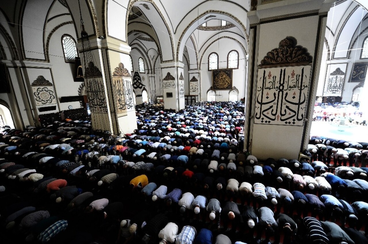 Camilerde ‘Neslin korunması’ konulu hutbe okundu