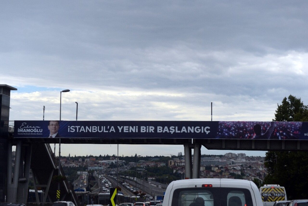 Ekrem İmamoğlu, Billboard’lardan teşekkür edip tatile gitti