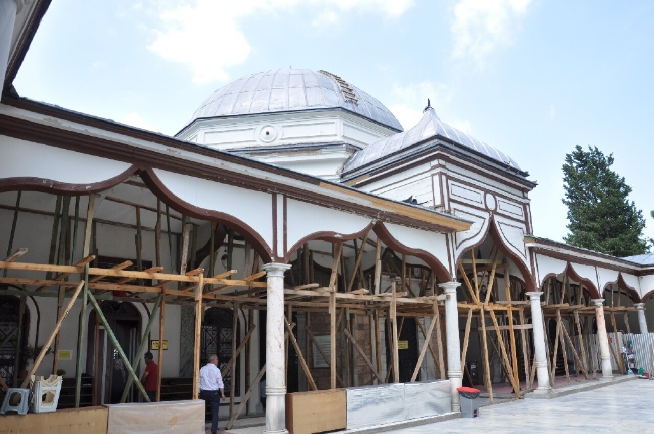 Emir Sultan’da bitmeyen restorasyon çilesi