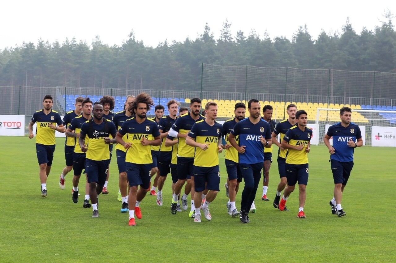 Fenerbahçe günün ilk idmanını yaptı