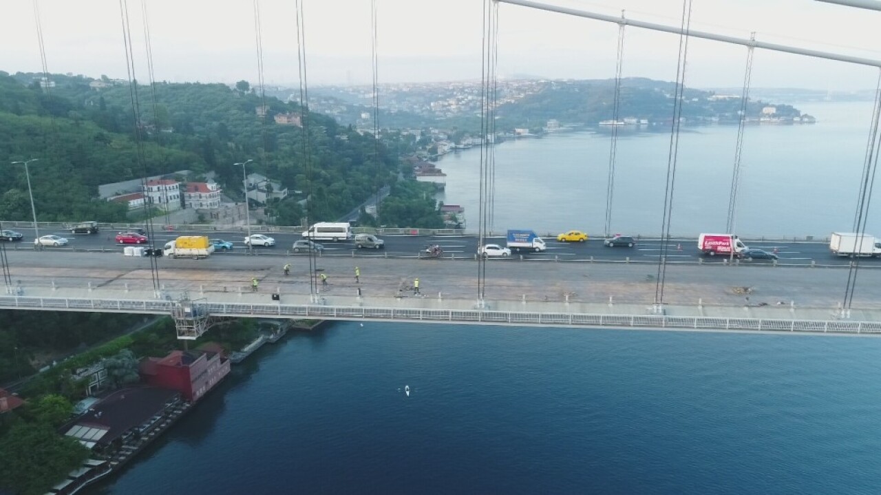 FSM Köprüsü’ndeki asfalt çalışmasında son durum havadan görüntülendi