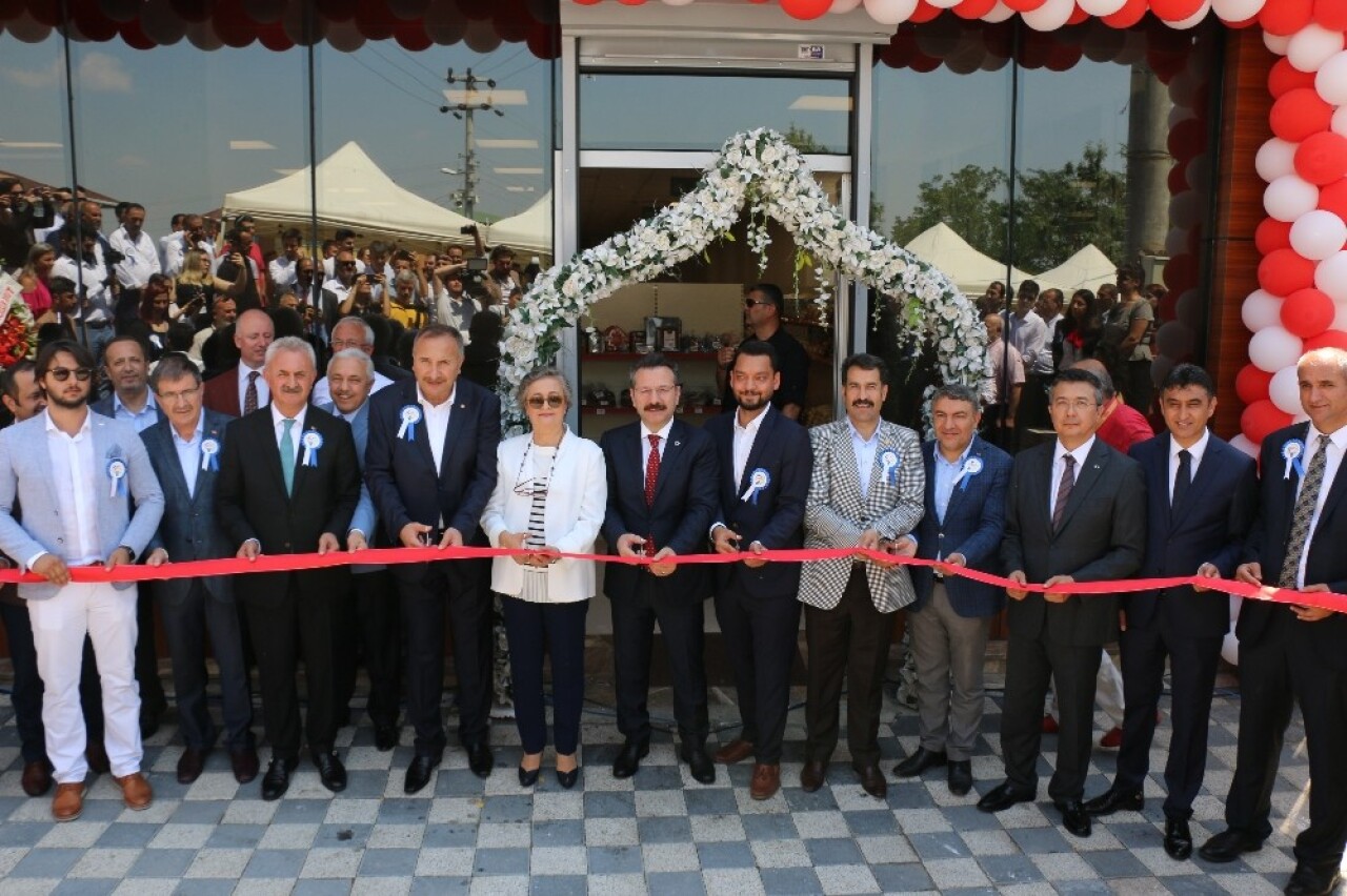 İhtiyaç sahiplerine her yıl 1.5 milyon TL’lik gıda desteği sağlayacak merkez açıldı