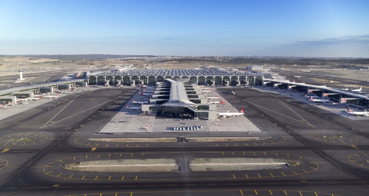 İstanbul Havalimanı’ apronunda süren operasyonlar havadan fotoğraflandı