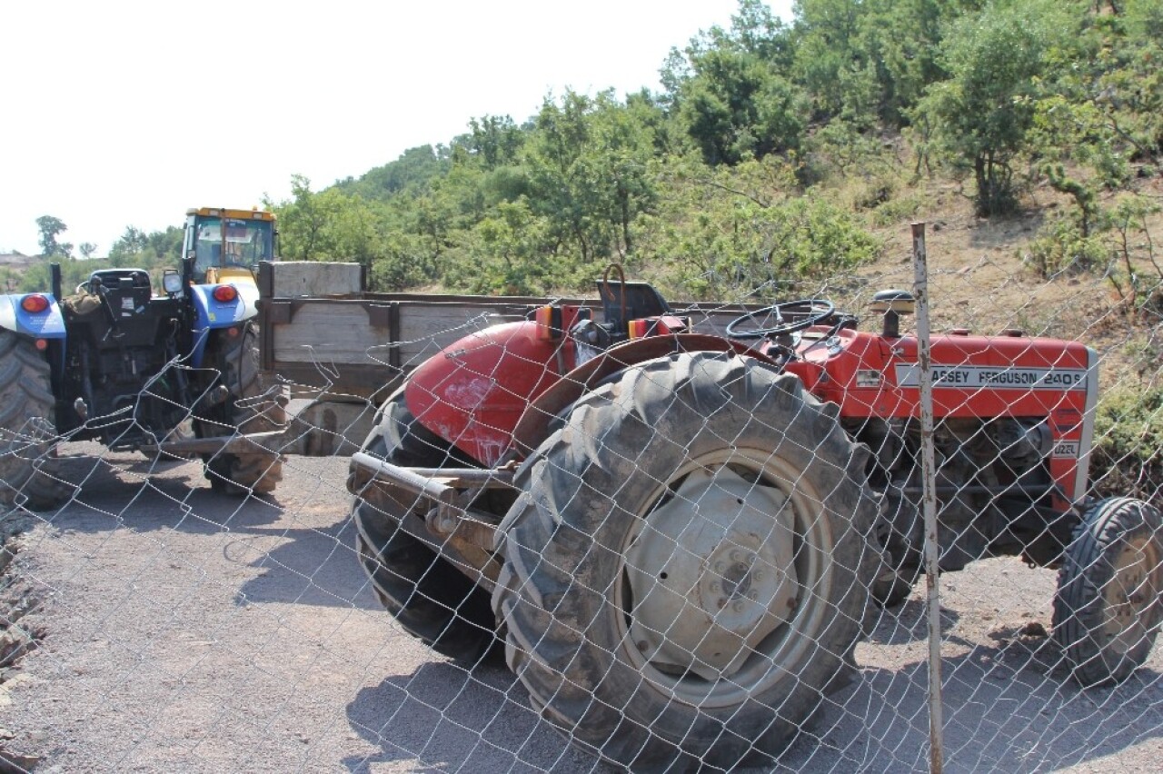 İstimlak bedellerini alamadıklarını iddia eden köylüler yolu kapadı