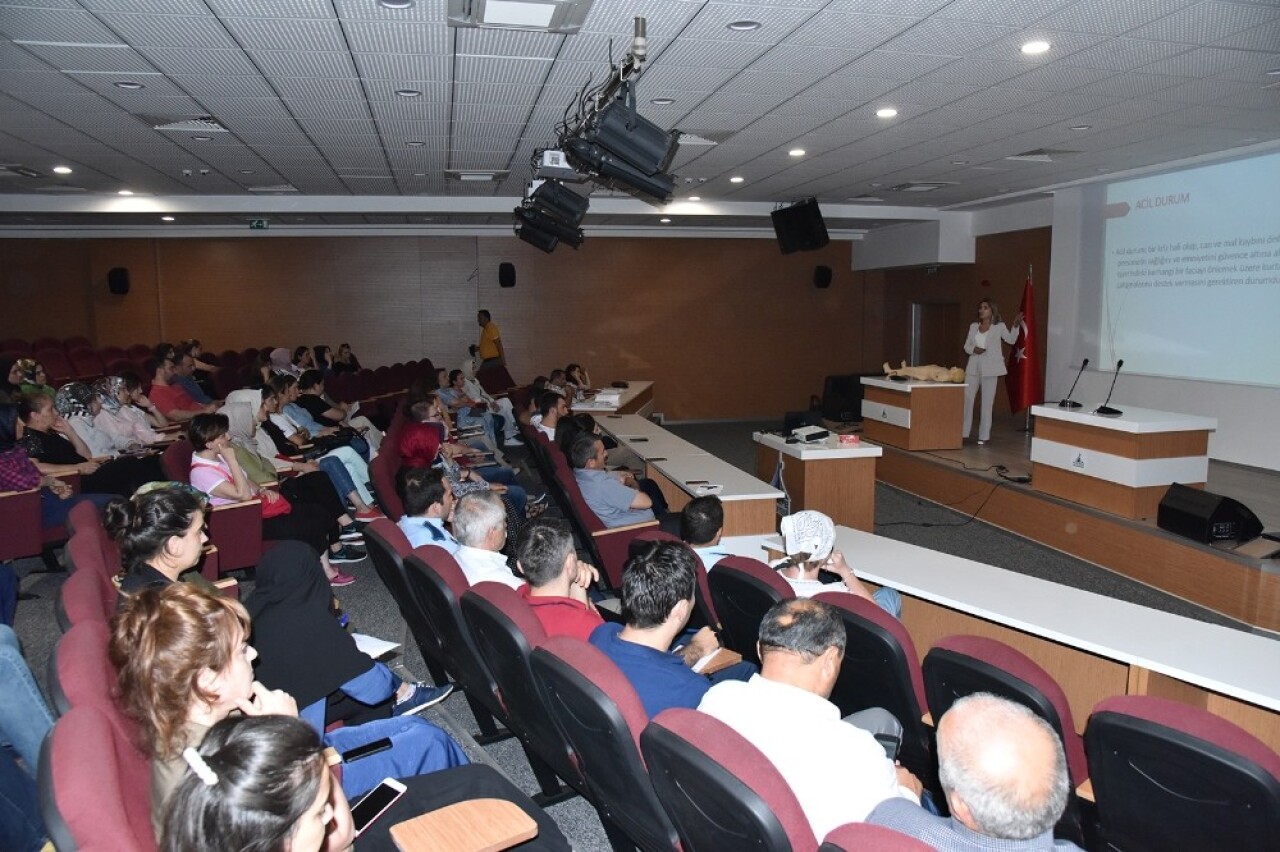 Kartepe Belediyesi’nde hizmet içi eğitimler sürüyor