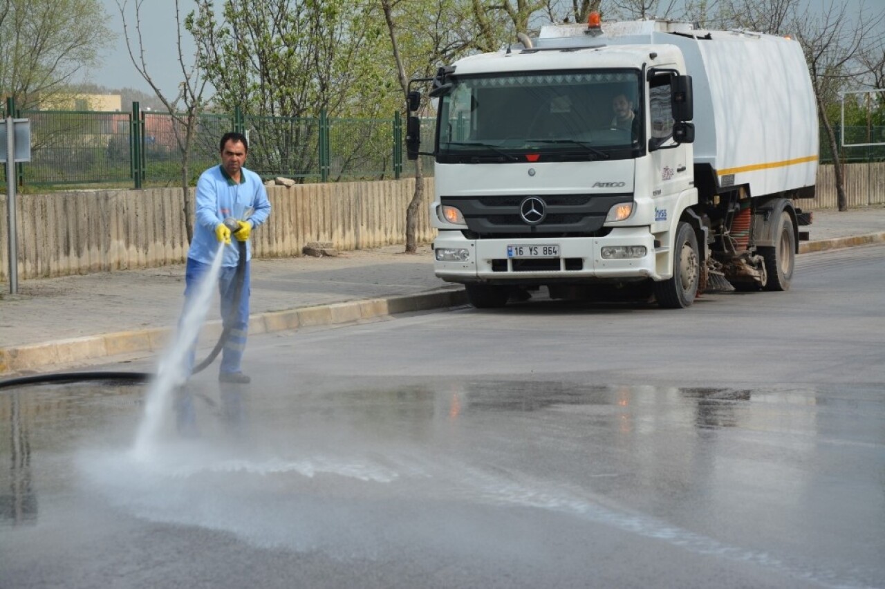 Kartepe’de gece-gündüz temizlik