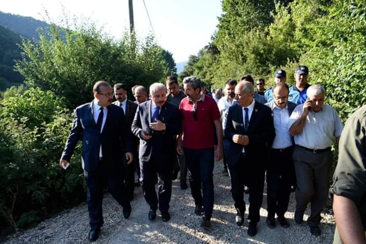 Meclis Başkanı acıya ortak oldu, tabuta omuz verdi