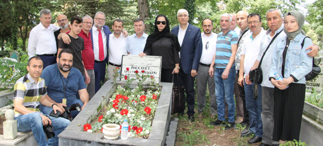 Necdet Güngörsün mezarı başında dualarla anıldı