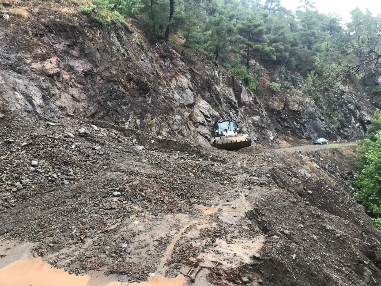 Sındırgı’da heyelan