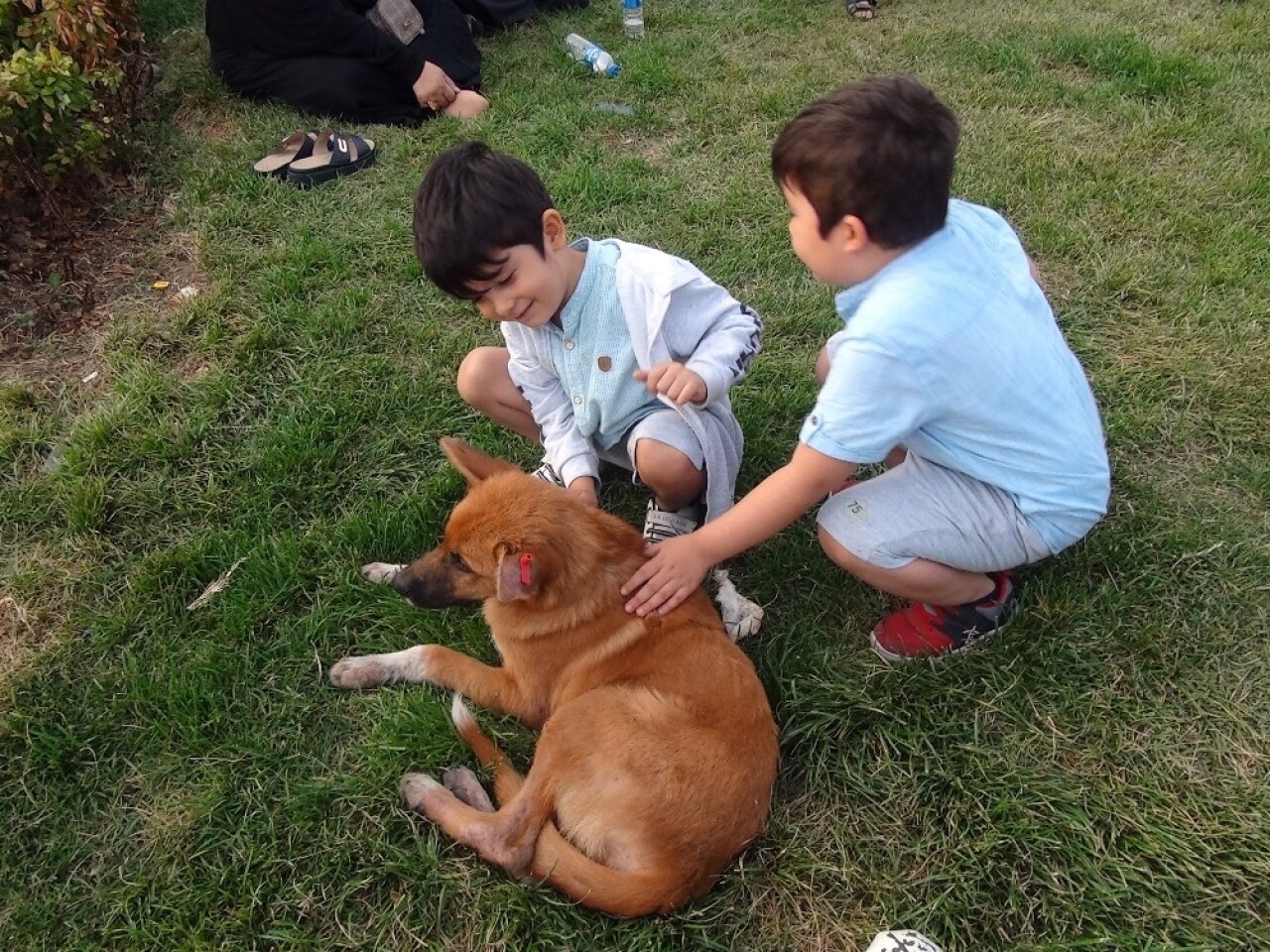 Taksim’de vatandaşlar yağmura hazırlıksız yakalandı