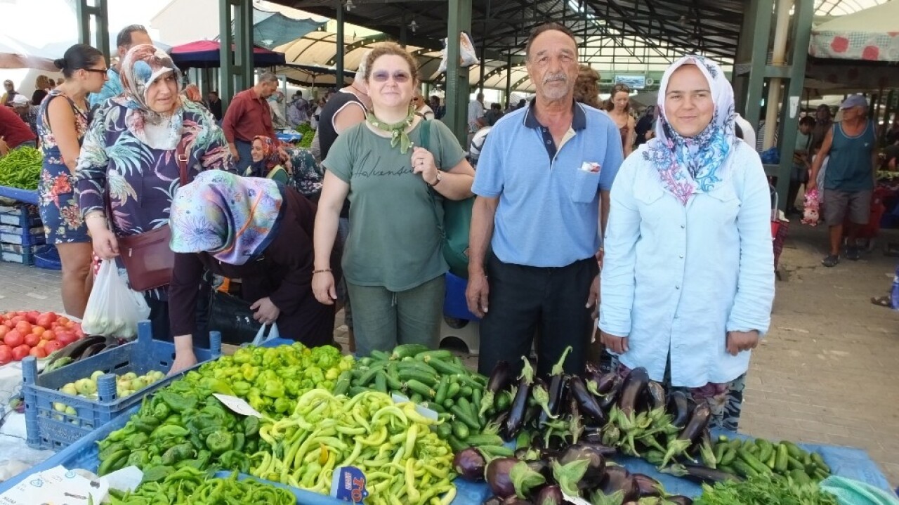 Tarım ilacı yerine sarımsak ve sabunlu su kullanarak organik tarım yaptılar