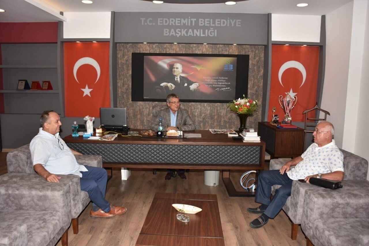 TBMM eski Başkanı Cemil Çiçek Edremit Belediye Başkanı Hasan Arslan’ı ziyaret etti