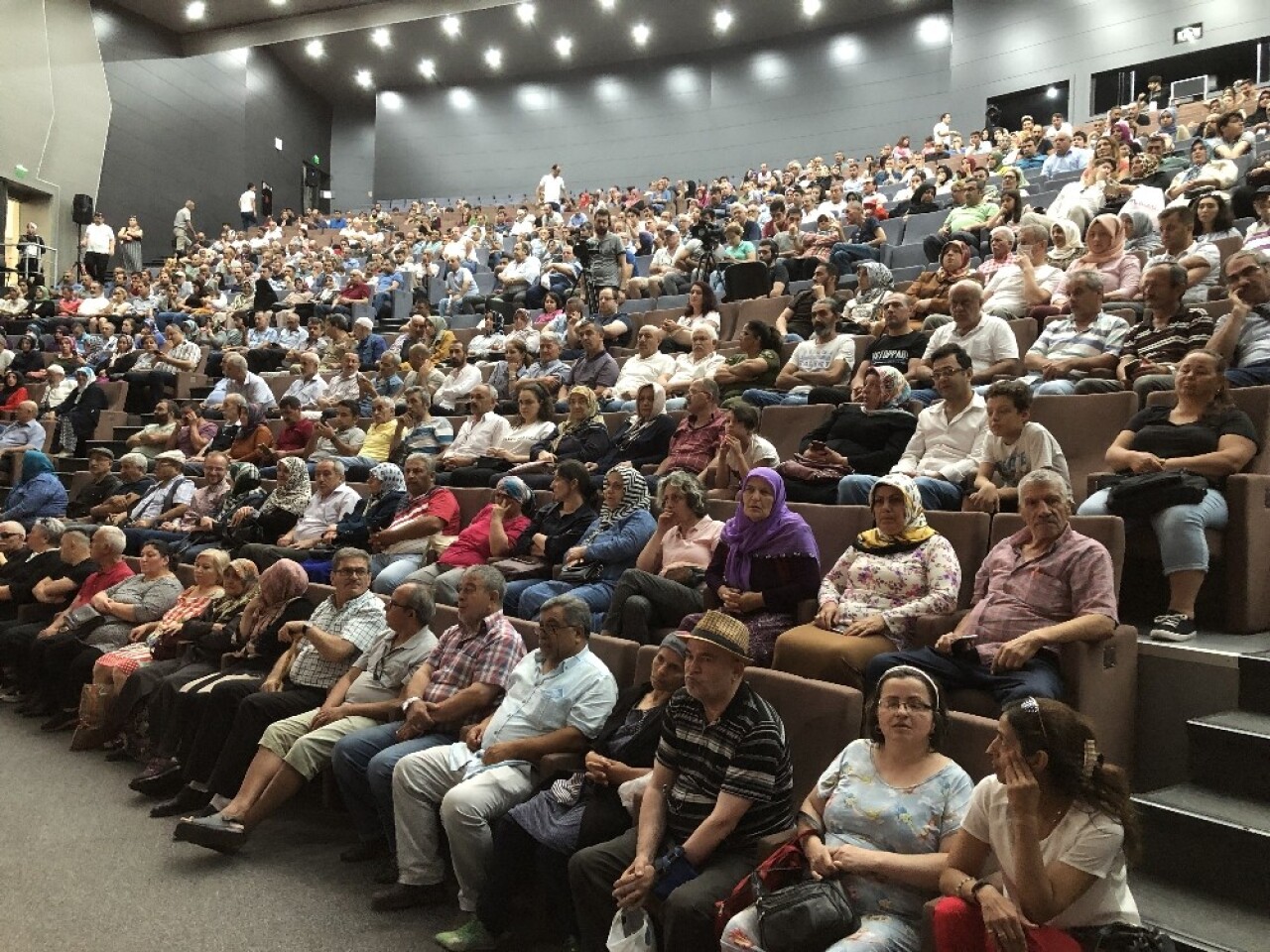 TOKİ’nin Başakşehir’de yaptığı konutlar için kura çekimi gerçekleşti