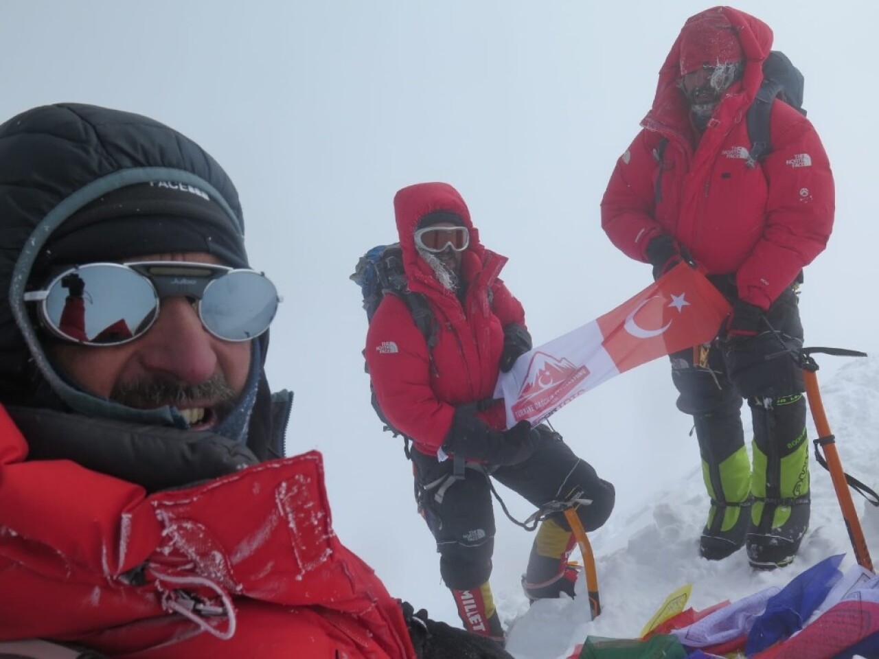 Türk Dağcılar 8058 metrelik Gasherbrum 1 Dağı’nın Zirvesi’nde bayrağımızı  dalgalandırdı