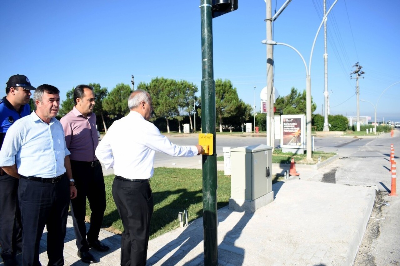 Yenişehir’de bas-geç trafik ışıkları hizmete başladı