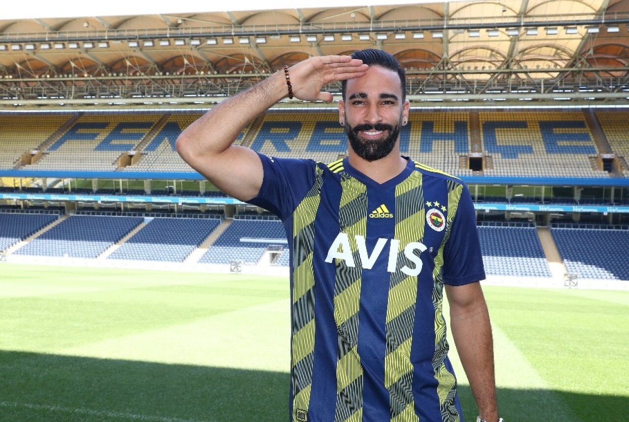 Adil Rami: "Fenerbahçe ailesinin bir askeri olarak elimden geleni yapacağım"