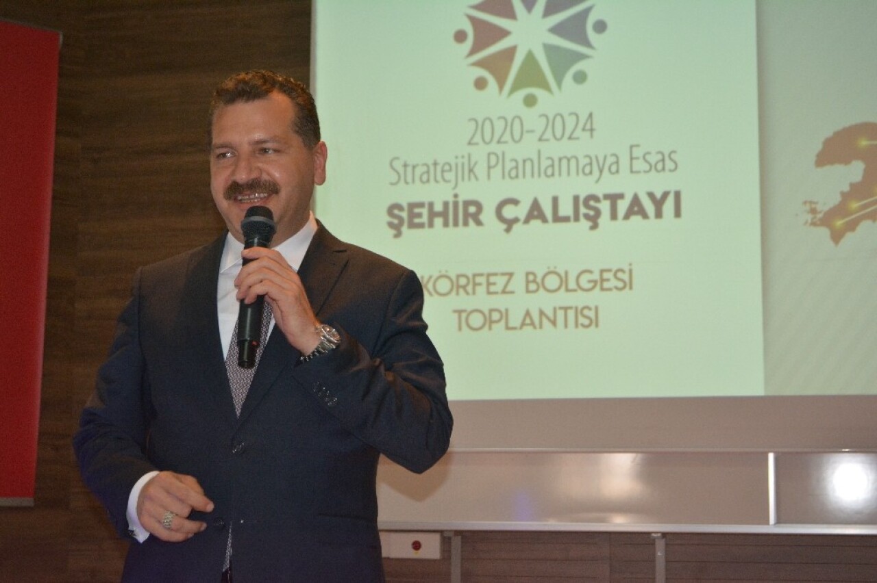 Ayvalık’ta Büyükşehir’den  2020-2024 Stratejik Planlamaya esas şehir çalıştayı