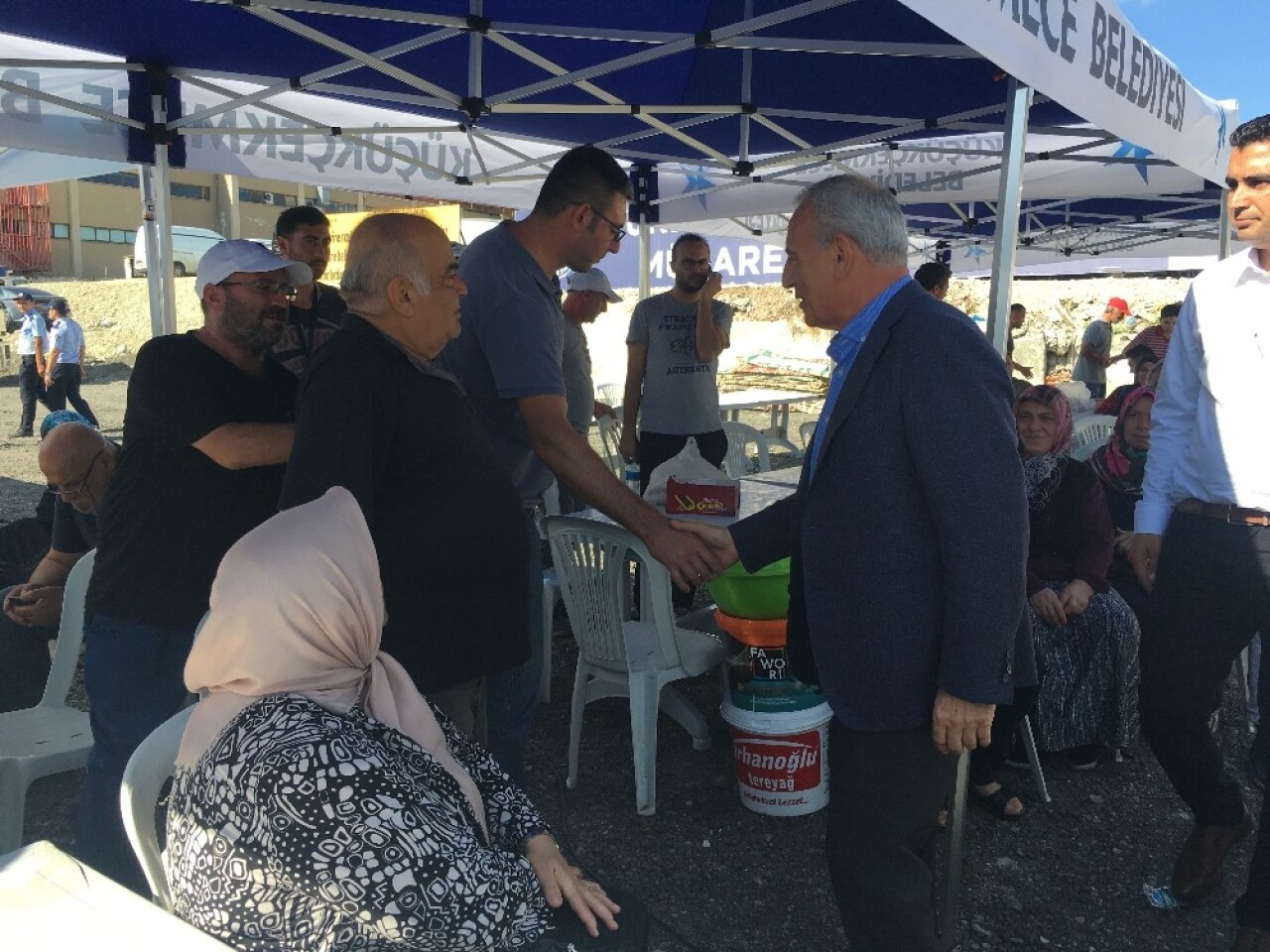 Başkan Çebi, kurban satış ve kesim alanında vatandaşla bayramlaştı