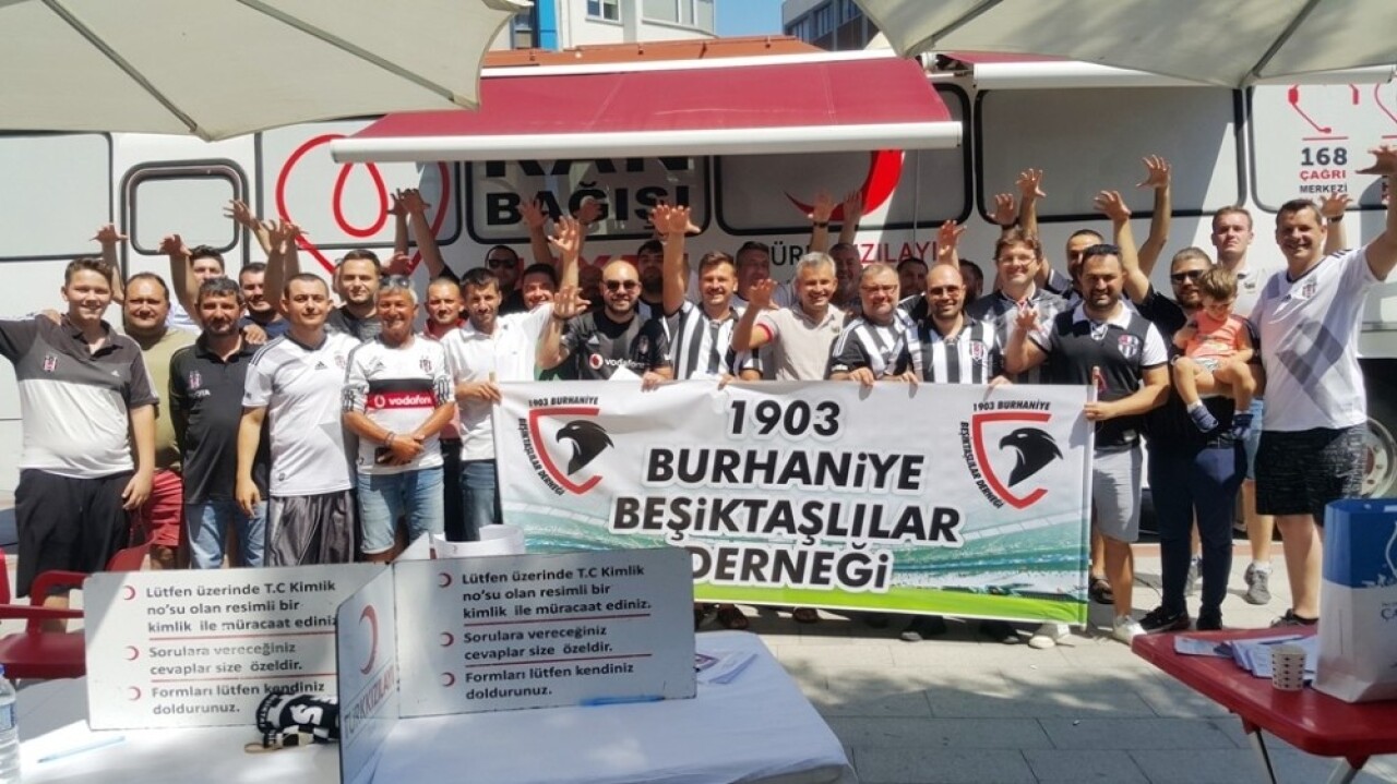 Burhaniye’de Beşiktaşlılar kan bağışında bulundu